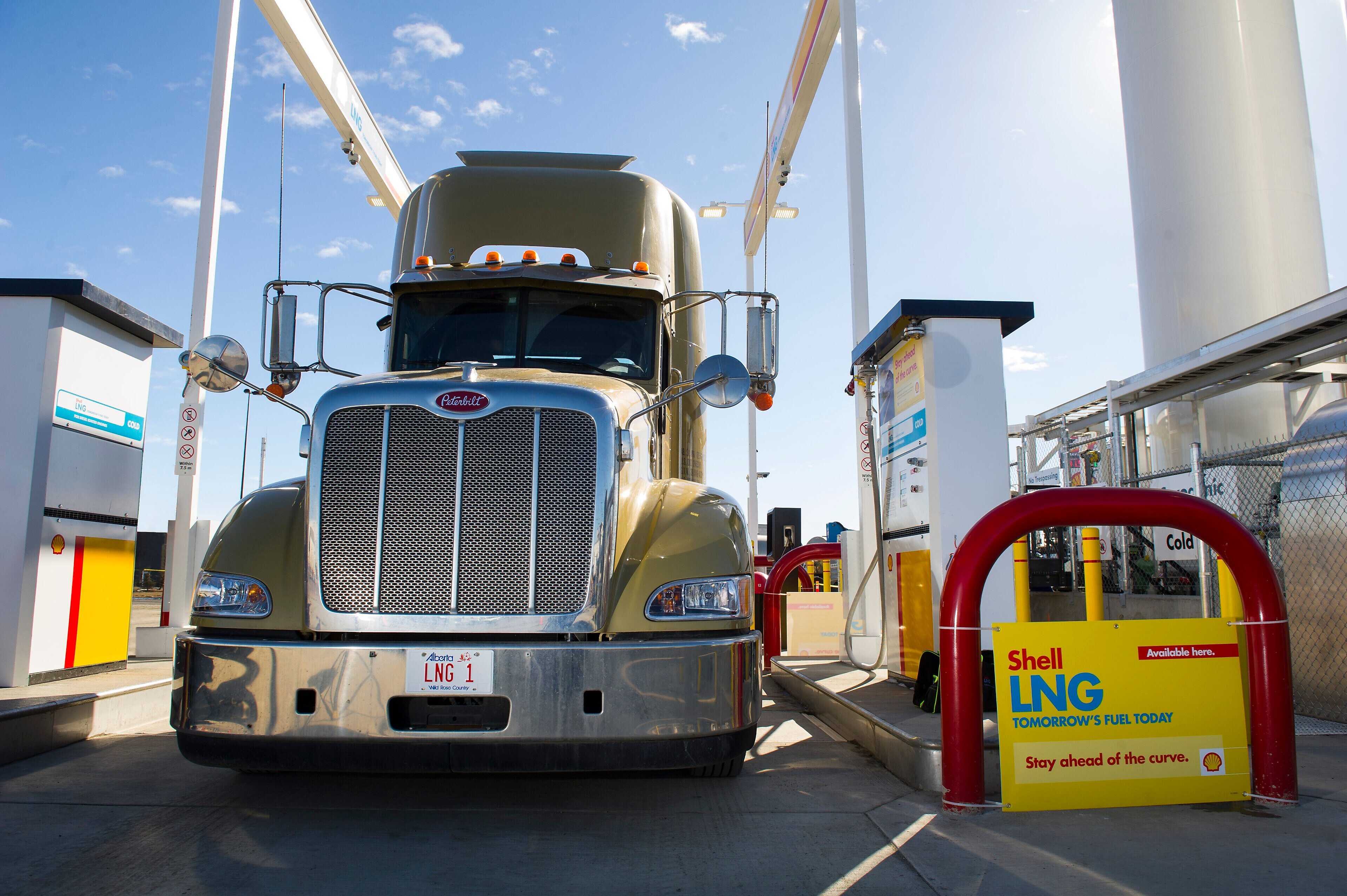 A truck getting ready to fuel at Shell's LNG fuelling station